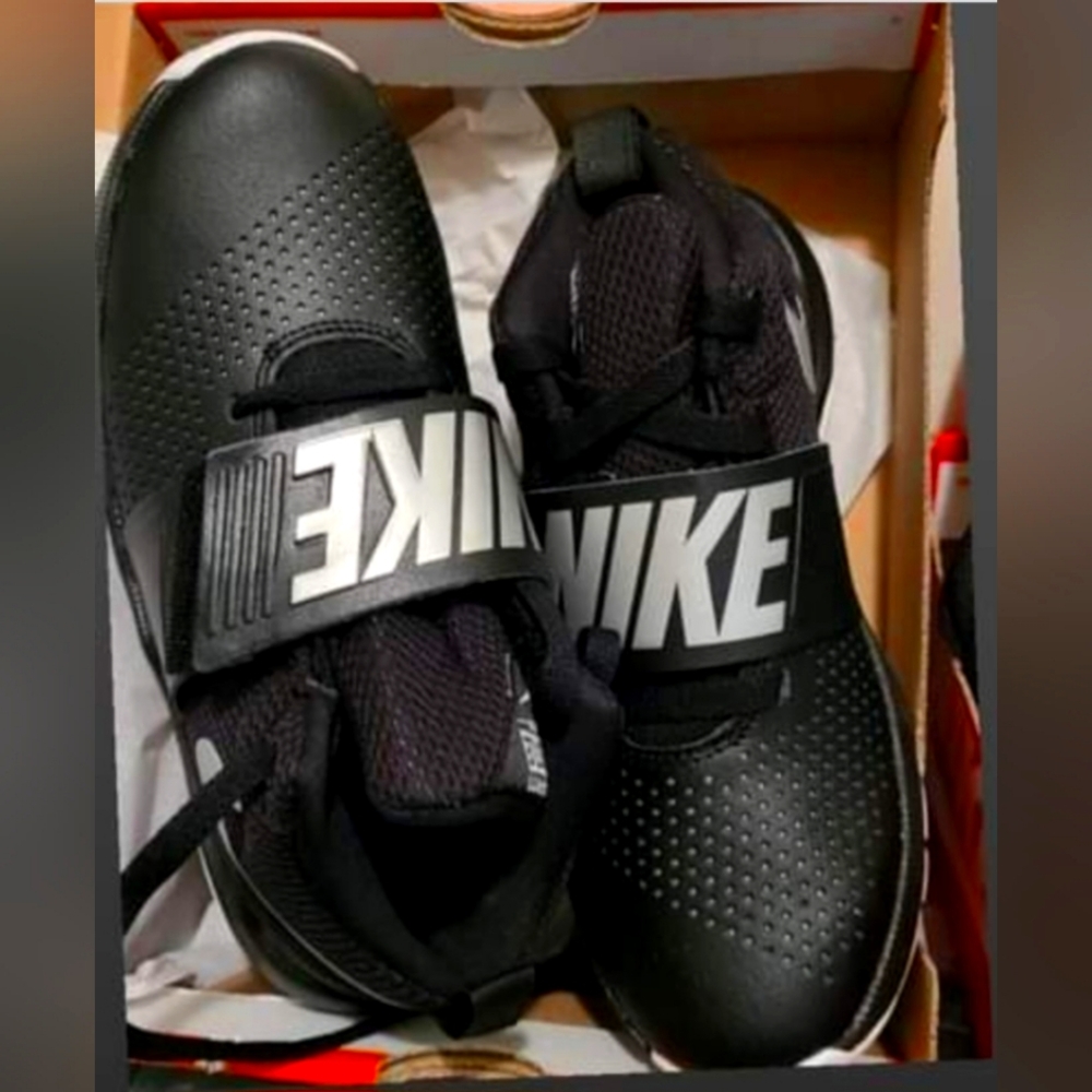 Nike shoes, size 4, new but without a box.